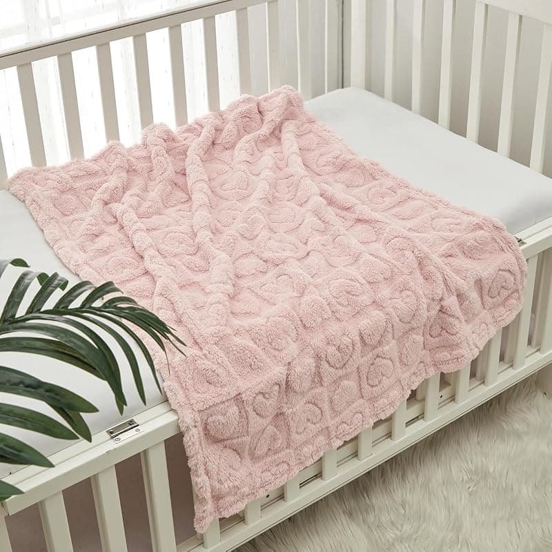 CREVENT — Couverture Sherpa bébé motif cœurs rose