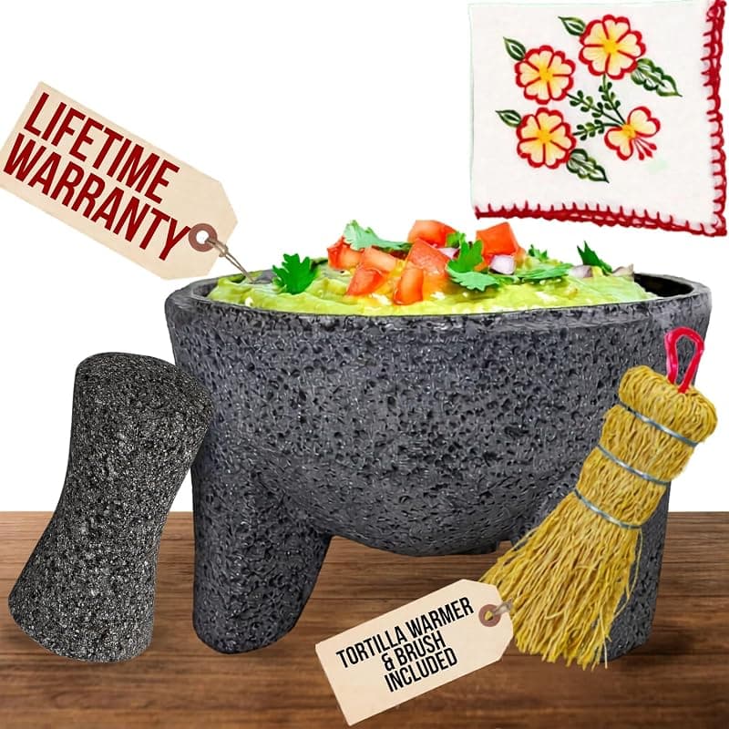 Molcajete en pierre de lave volcanique, fait main au Mexique